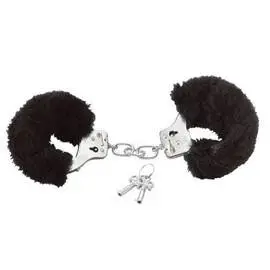 Белезници с черен пух Love cuffs