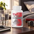 VigRX for Men 60 капсули в дискретна ежедневна рутина с чаша вода