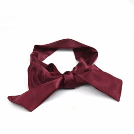 Сатенена лента за очи в бордо - елегантен аксесоар за повече мистерия и усещане
