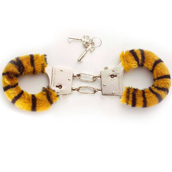 Белезници с пух в тигрова шарка Love cuffs  Белезници